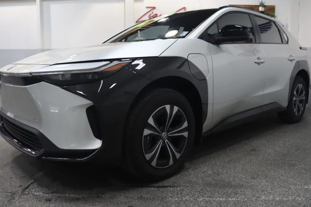 2024 Toyota bZ4X XLE photo 1