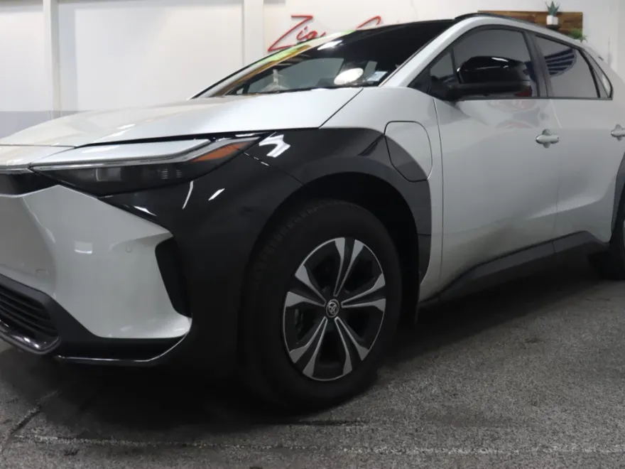 2024 Toyota bZ4X XLE photo 1