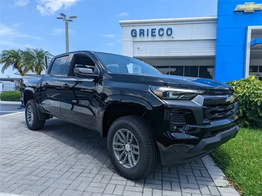 2025 Chevrolet Colorado Work Truck LT photo 1