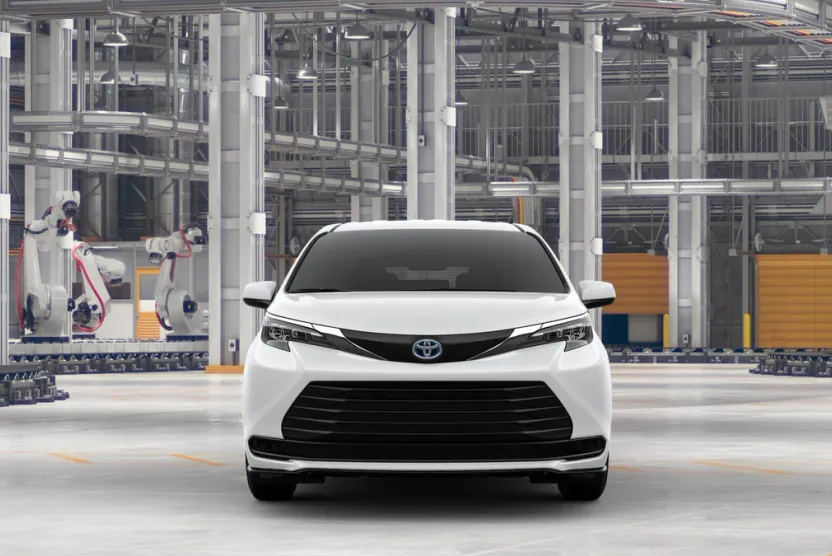 2025 Toyota Sienna LE photo 1