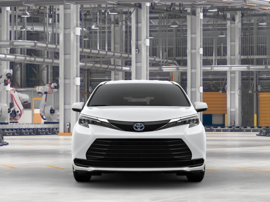 2025 Toyota Sienna LE photo 1