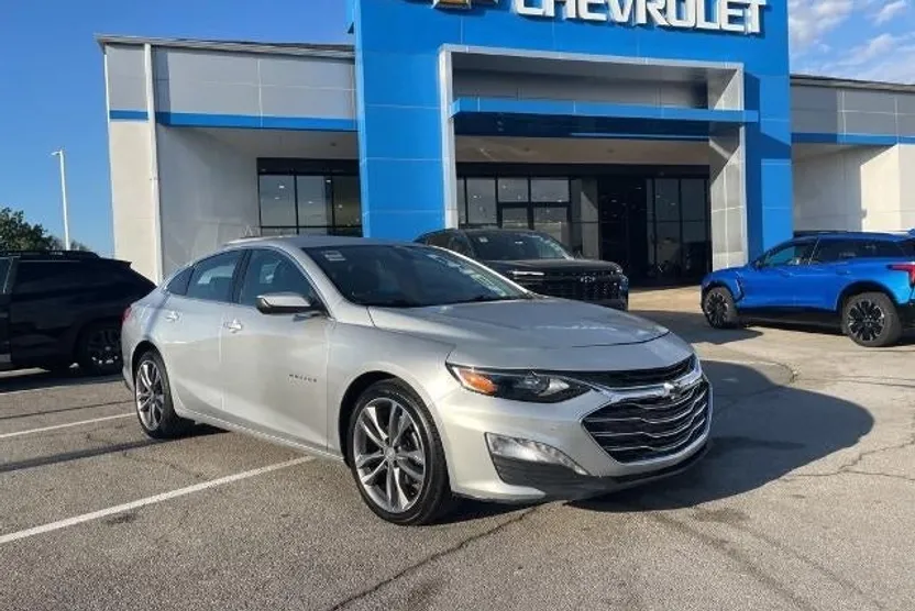 2022 Chevrolet Malibu photo 1