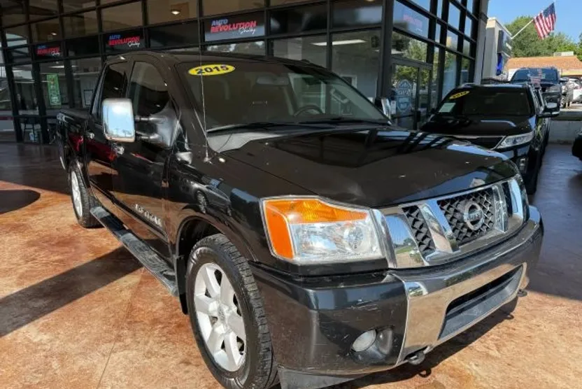 2015 Nissan Titan Crew Cab SL photo 1