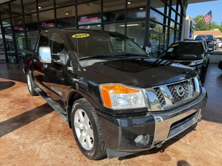 2015 Nissan Titan Crew Cab SL photo 1