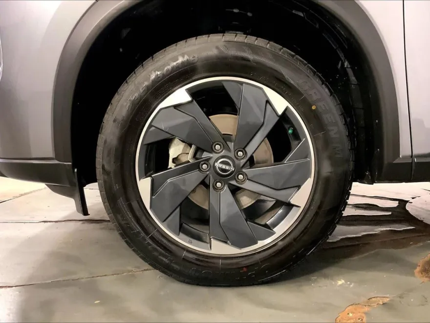 2024 Nissan Rogue SV photo 1