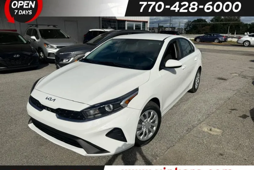 2022 Kia Forte FE photo 1