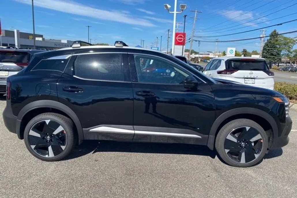 2026 Nissan Kicks SR photo 1