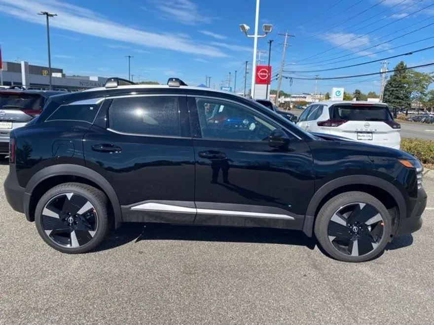 2026 Nissan Kicks SR photo 1