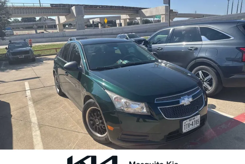 2014 Chevrolet Cruze LS photo 1