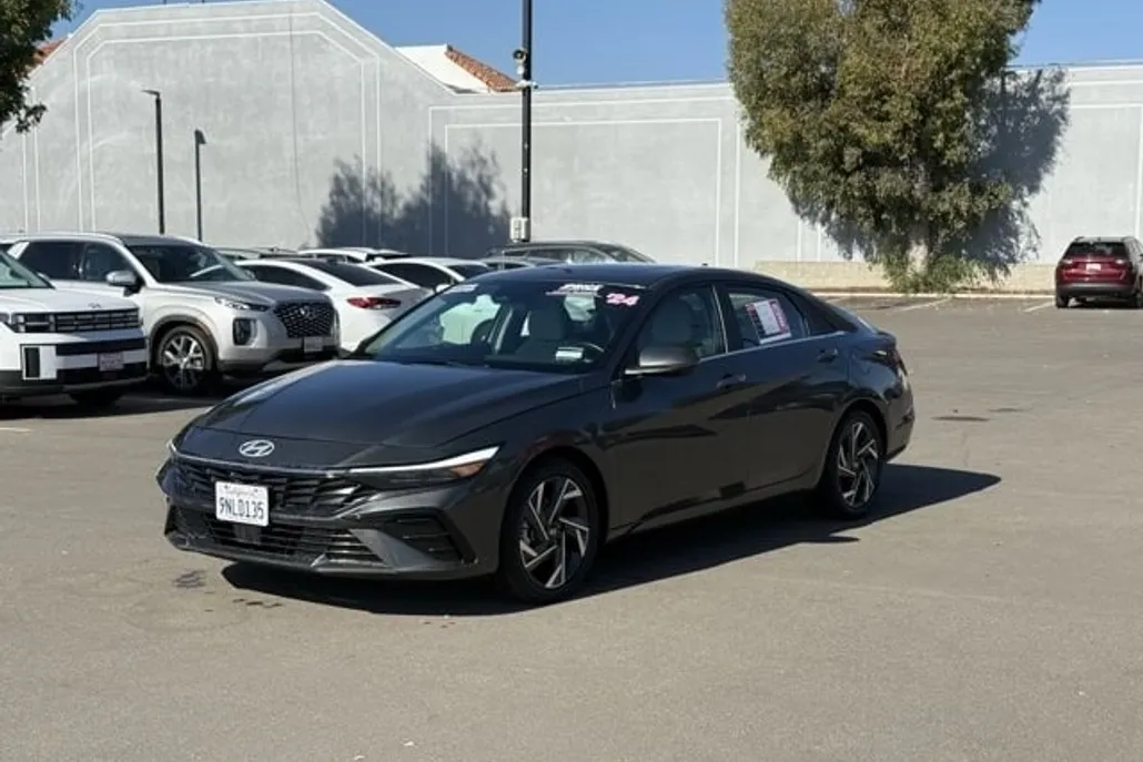 2024 Hyundai Elantra Hybrid Limited photo 1
