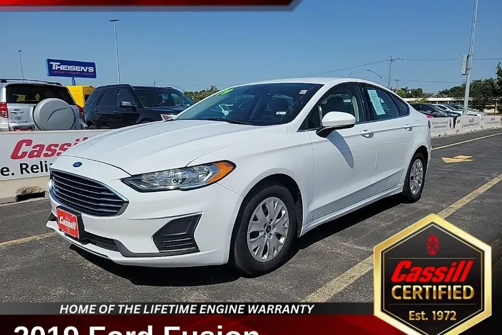 2019 Ford Fusion S photo 1