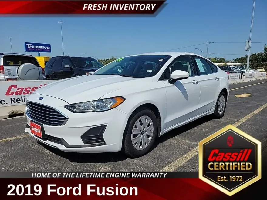 2019 Ford Fusion S photo 1
