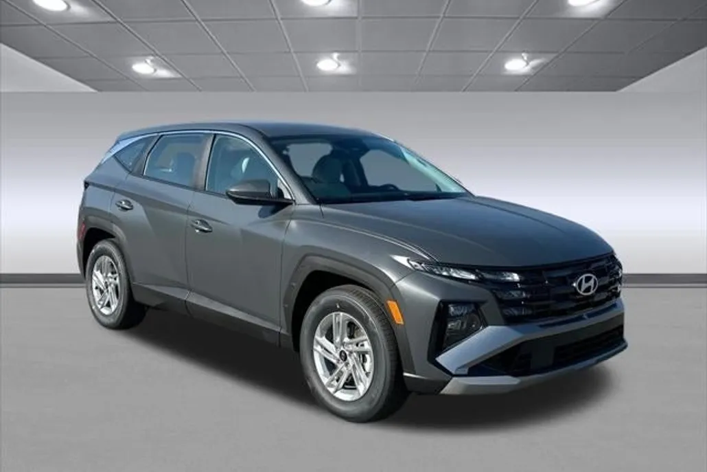 2025 Hyundai Tucson SE photo 1