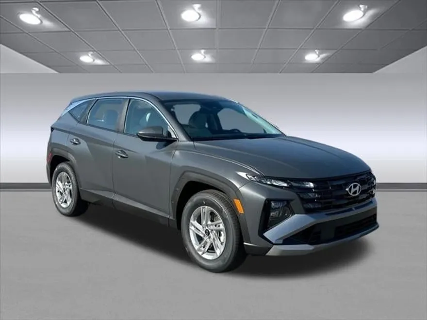 2025 Hyundai Tucson SE photo 1