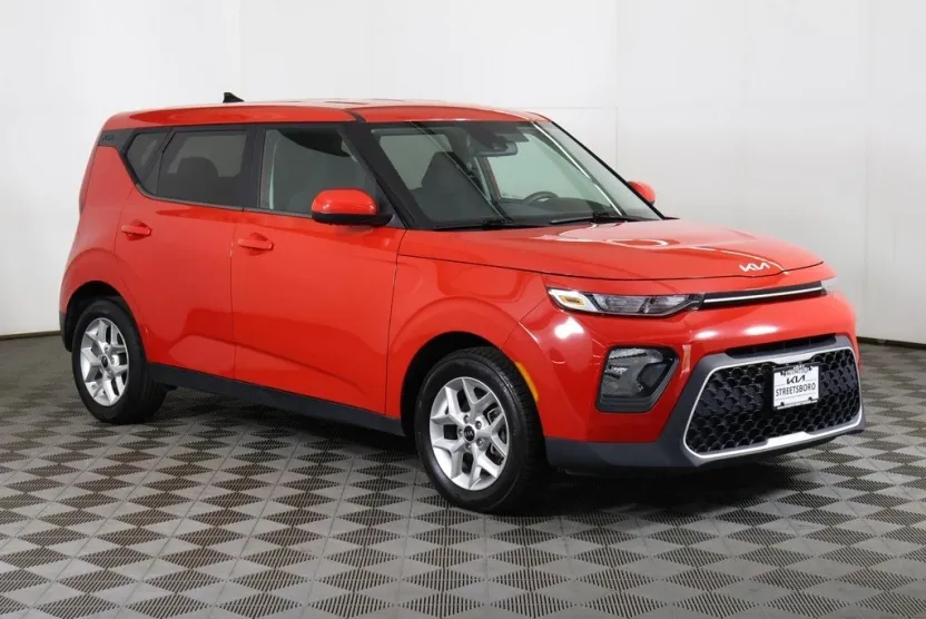 2022 Kia Soul LX photo 1