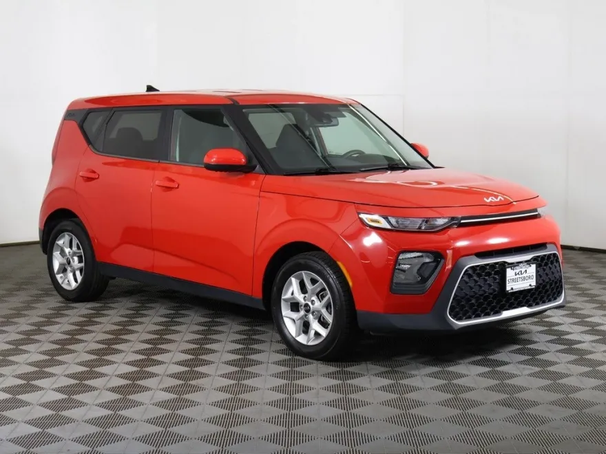 2022 Kia Soul LX photo 1
