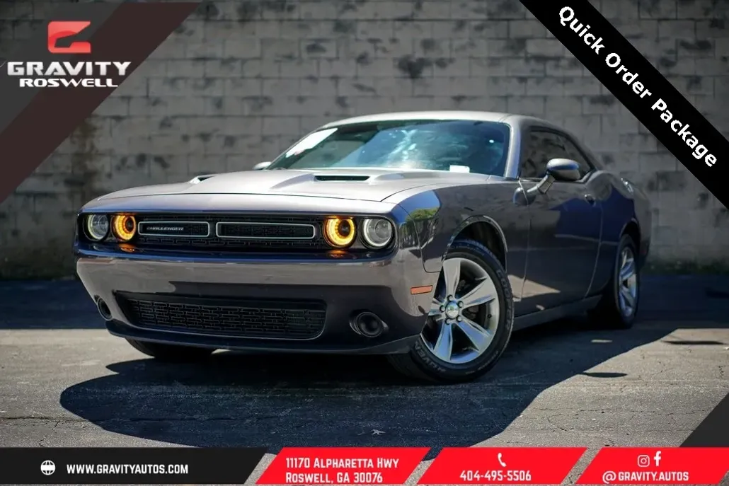 2016 Dodge Challenger SXT photo 1