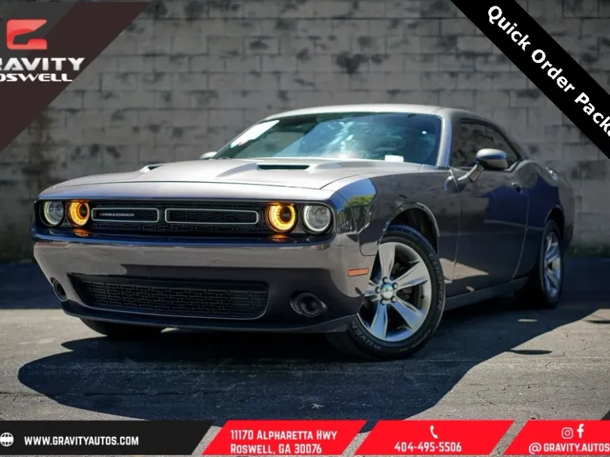 2016 Dodge Challenger SXT photo 1