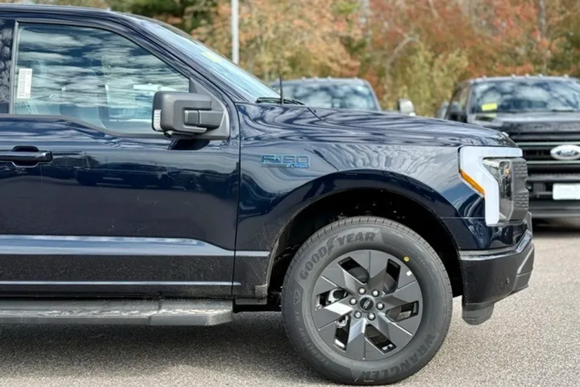 2025 Ford F-150 Lightning photo 1