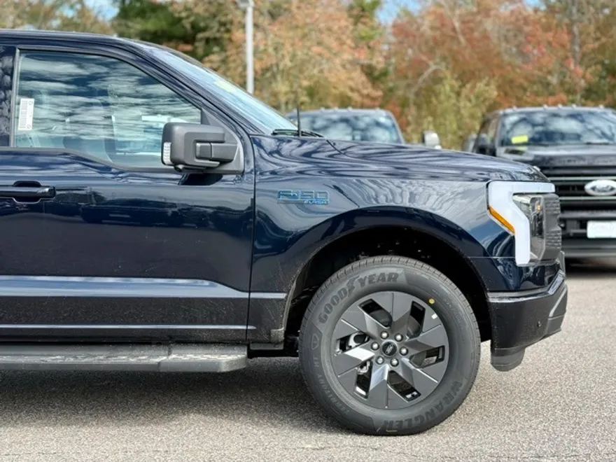 2025 Ford F-150 Lightning photo 1