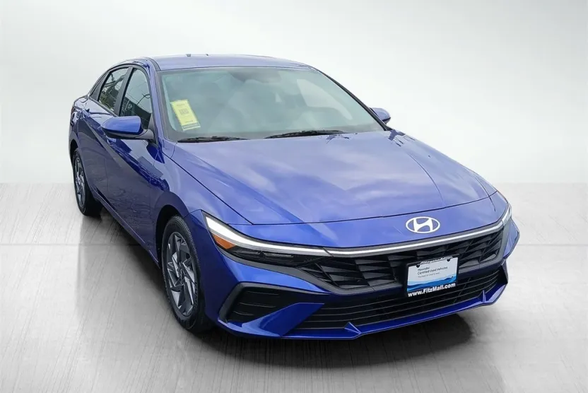 2024 Hyundai Elantra SEL photo 1
