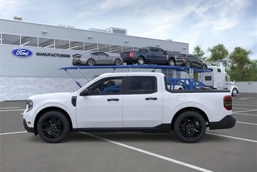 2025 Ford Maverick XLT photo 1