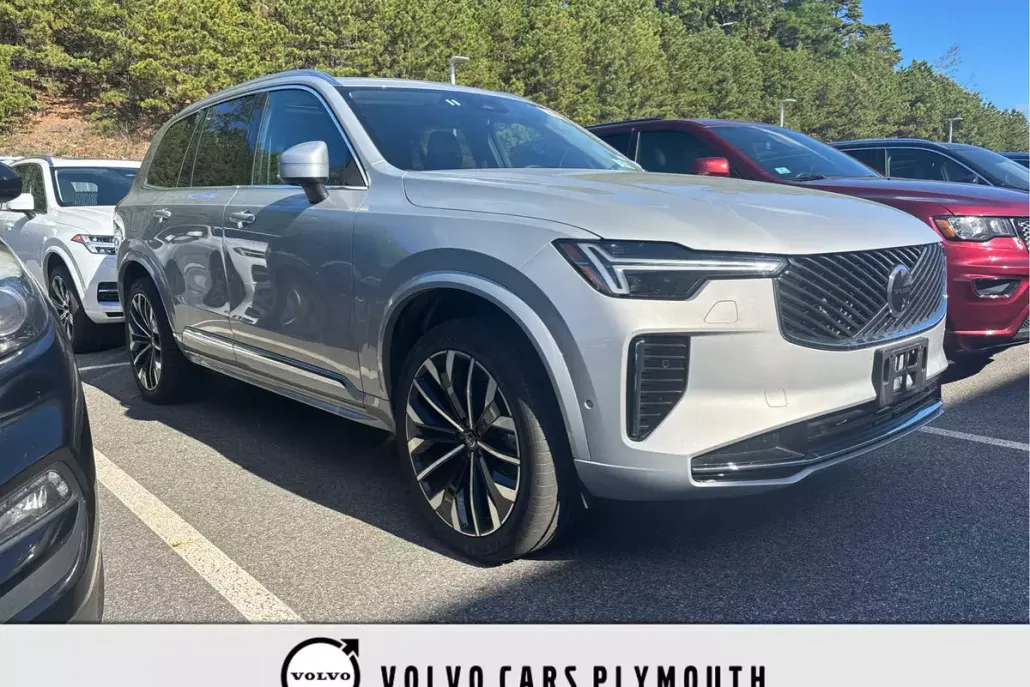 2025 Volvo XC90 B5 Plus photo 1