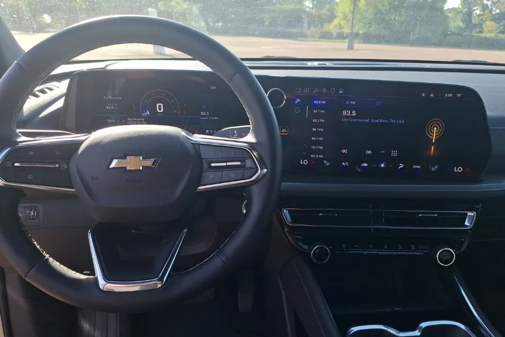 2025 Chevrolet Traverse photo 1