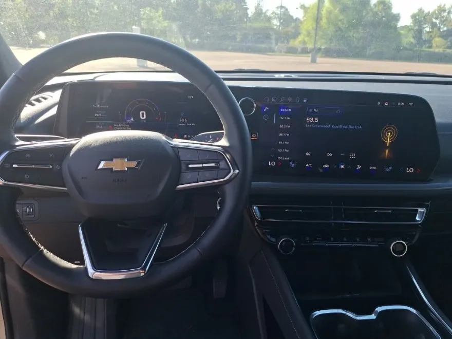 2025 Chevrolet Traverse photo 1
