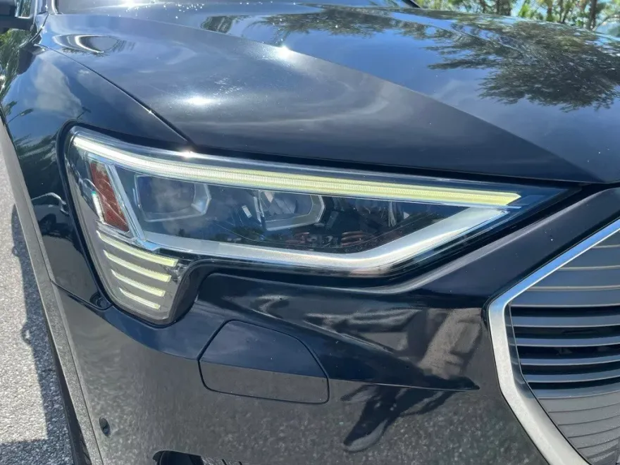 2019 Audi e-tron Premium Plus photo 1