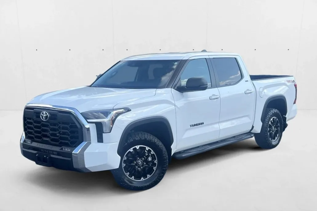 2025 Toyota Tundra SR5 CrewMax photo 1