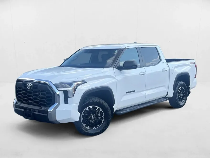 2025 Toyota Tundra SR5 CrewMax photo 1