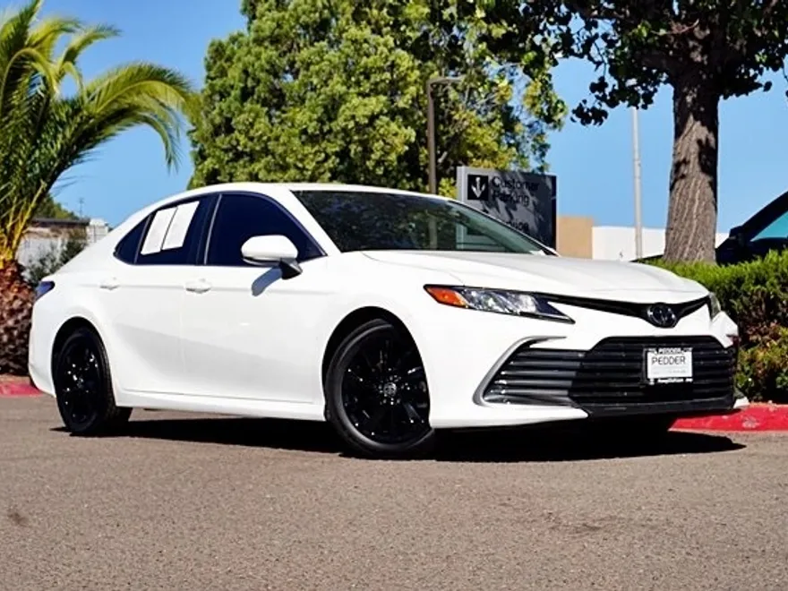 2024 Toyota Camry LE photo 1