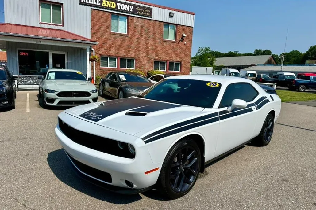 2020 Dodge Challenger SXT photo 1
