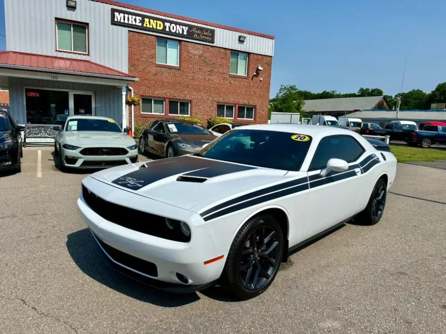 2020 Dodge Challenger SXT photo 1