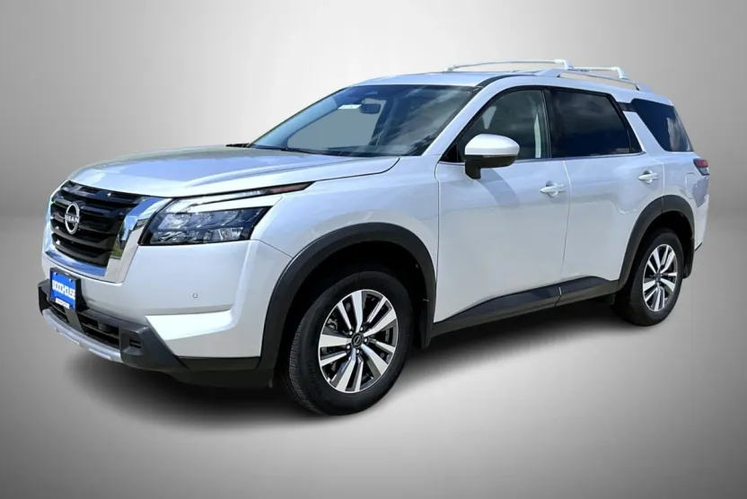 2025 Nissan Pathfinder SL photo 1