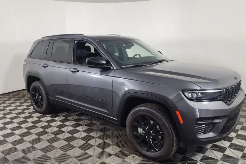 2025 Jeep Grand Cherokee Altitude photo 1