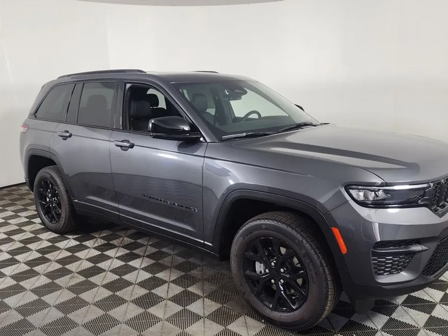 2025 Jeep Grand Cherokee Altitude photo 1