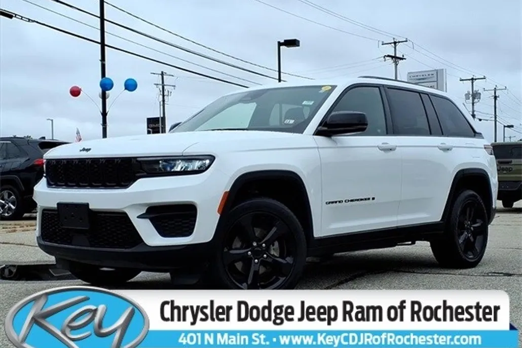 2023 Jeep Grand Cherokee Altitude photo 1