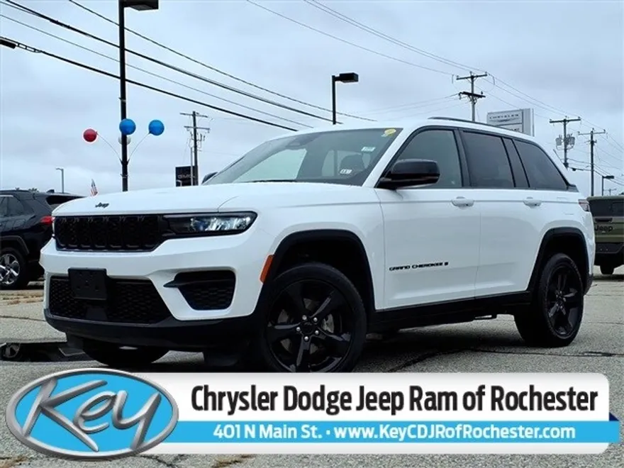 2023 Jeep Grand Cherokee Altitude photo 1