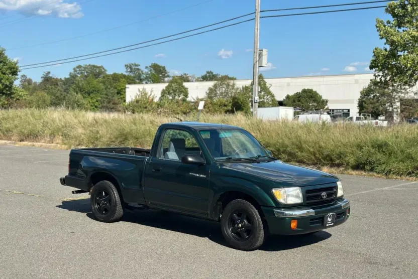2000 Toyota Tacoma Short Bed photo 1