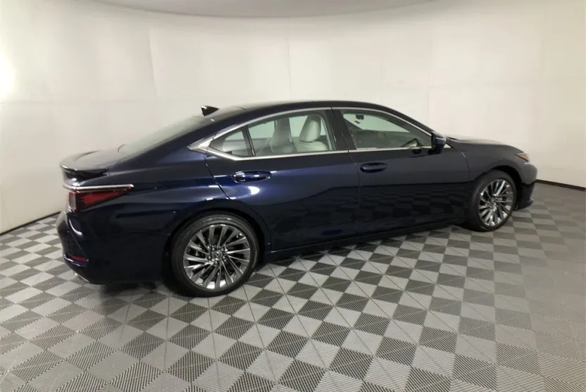 2024 Lexus ES 350 Ultra Luxury photo 1