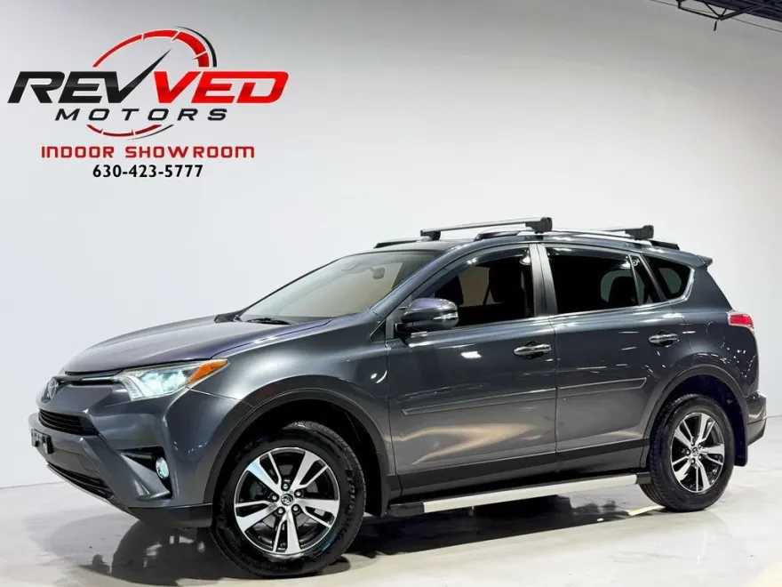 2017 Toyota RAV4 XLE photo 1