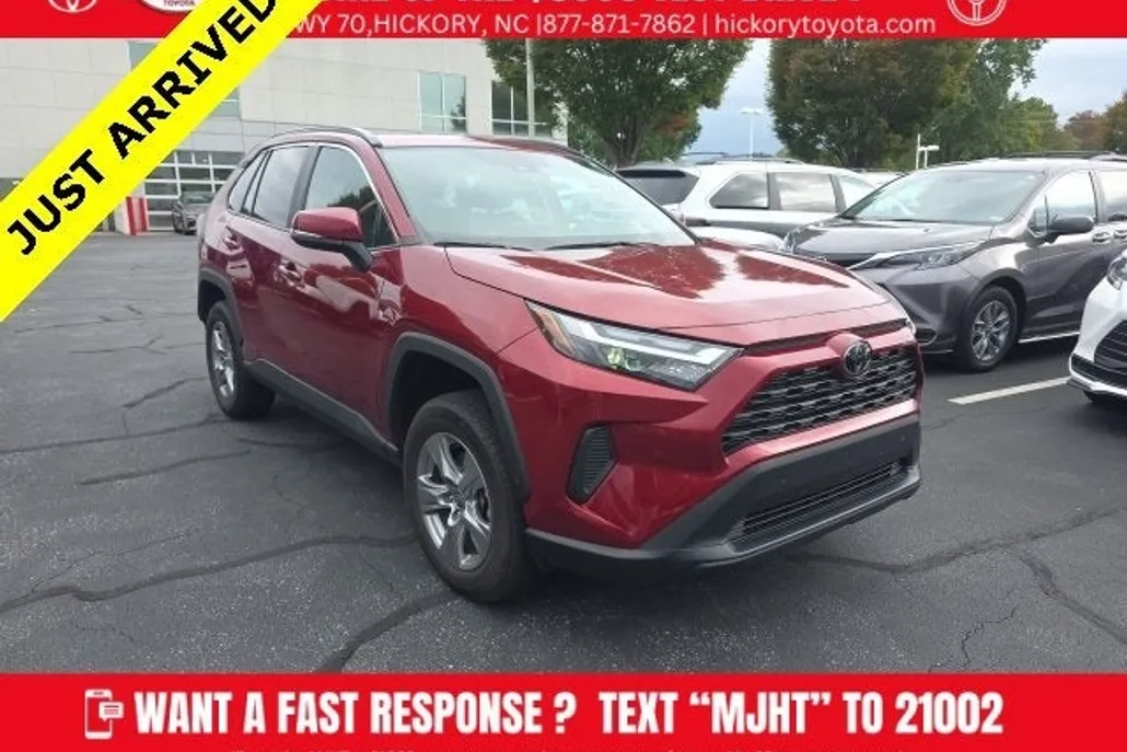 2024 Toyota RAV4 XLE photo 1