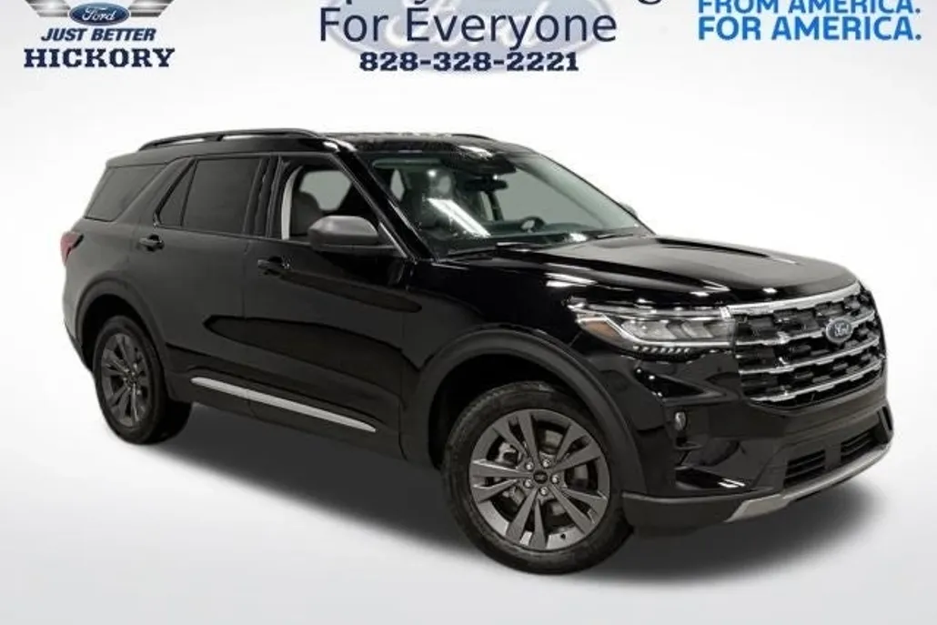 2025 Ford Explorer photo 1