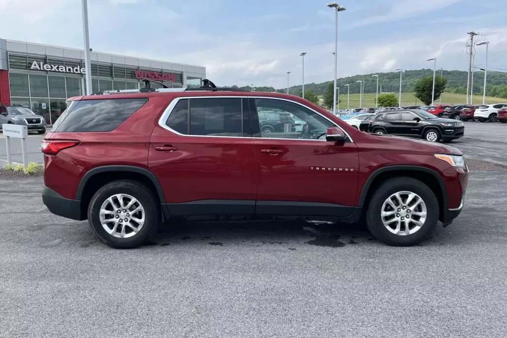 2018 Chevrolet Traverse Cloth 1LT photo 1