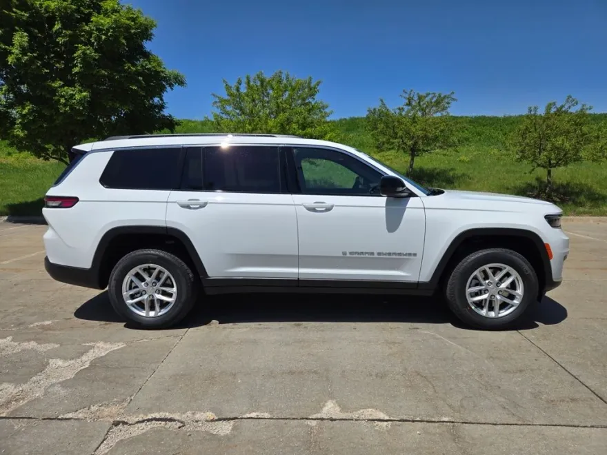 2025 Jeep Grand Cherokee Laredo X photo 1