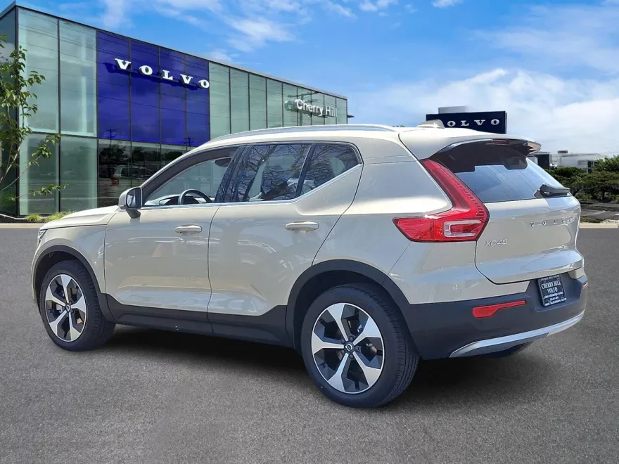 2025 Volvo XC40 Core photo 1