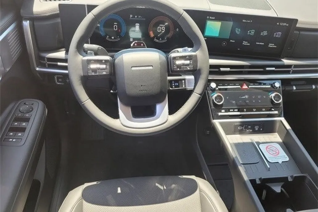 2025 Hyundai Santa Fe SEL photo 1