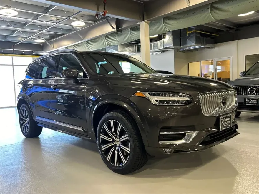 2024 Volvo XC90 Plus photo 1